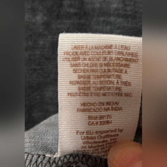 Free People Gray T-Shirt Top, With Lace Details On Long Sleeves, Size Large, EUC - Picture 8 of 8